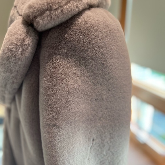 Keepsake faux violet fur coat. Size m - Picture 3 of 14